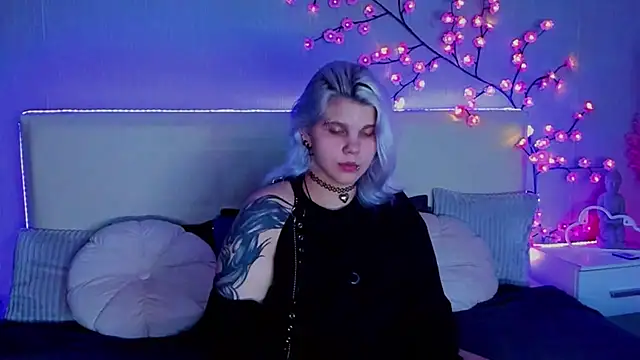 JoannLowe online show from September 24, 7:17 pm