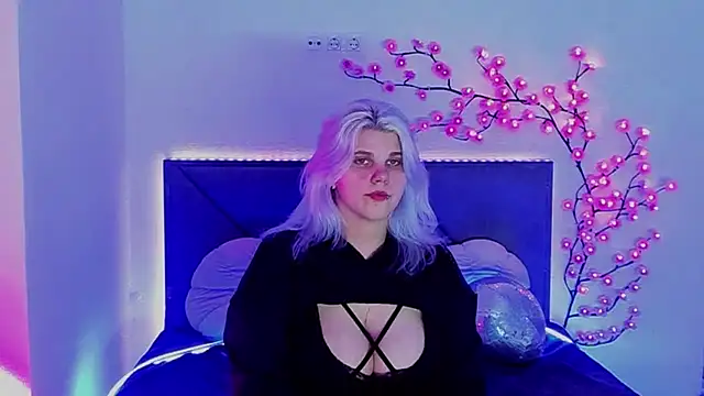 JoannLowe online show from March 18, 8:23 pm