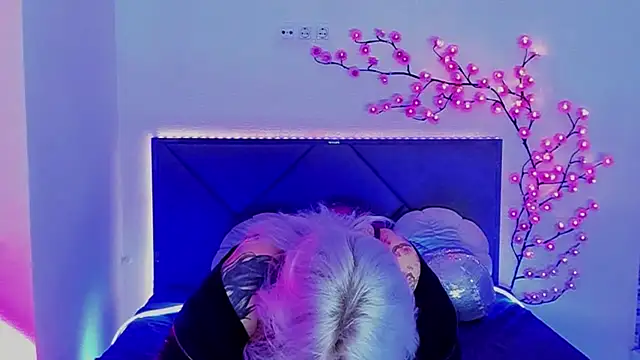 JoannLowe online show from March 24, 8:14 pm