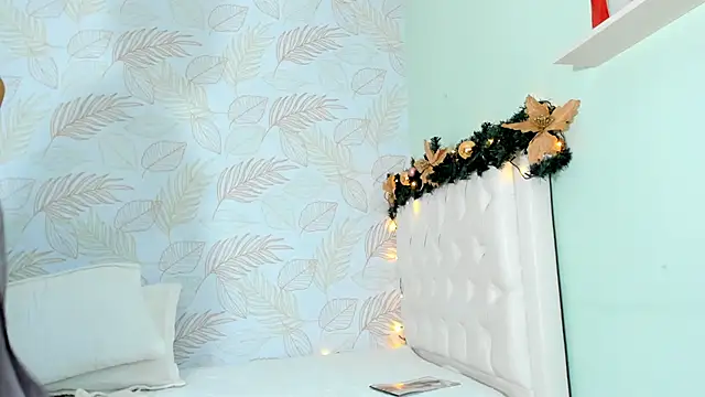 TianaReedd online show from December 11, 5:04 pm