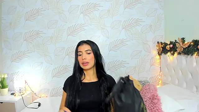 TianaReedd online show from December 14, 12:01 pm