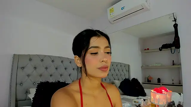 TianaReedd online show from October 3, 12:24 pm