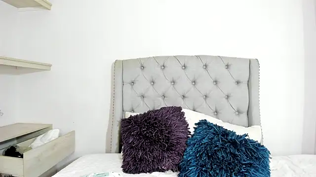 TianaReedd online show from October 8, 12:25 pm