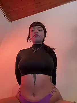 Snapshot of Ashley_Chriss chatting on January 11, 6:24 am Ashley Chriss online show from January 11, 6:24 am