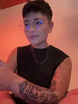 Snapshot of Ashley_Chriss chatting on January 15, 5:50 am Ashley Chriss online show from January 15, 5:50 am