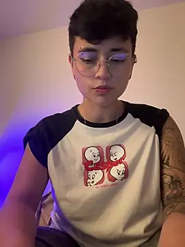 Snapshot of Ashley_Chriss chatting on February 20, 12:19 am Ashley Chriss online show from February 20, 12:19 am