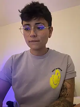 Snapshot of Ashley_Chriss chatting on February 22, 12:05 am Ashley Chriss online show from February 22, 12:05 am