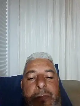 Snapshot of gordonunes chatting on May 17, 9:55 pm gordonunes online show from May 17, 9:55 pm