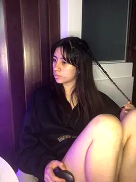 Snapshot of Catyloves chatting on December 5, 5:04 am Catyloves online show from December 5, 5:04 am