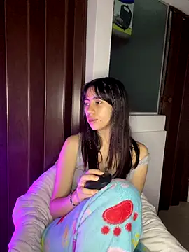 Snapshot of Catyloves chatting on December 6, 10:16 am Catyloves online show from December 6, 10:16 am