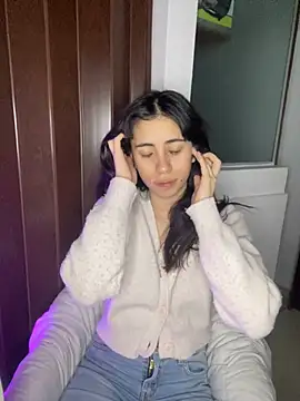 Snapshot of Catyloves chatting on December 11, 7:09 am Catyloves online show from December 11, 7:09 am