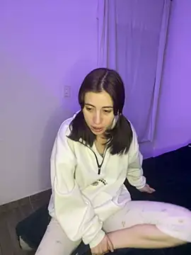 Snapshot of Catyloves chatting on January 18, 8:52 am Catyloves online show from January 18, 8:52 am