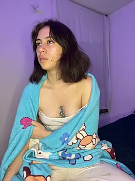 Snapshot of Catyloves chatting on February 5, 8:32 am Catyloves online show from February 5, 8:32 am