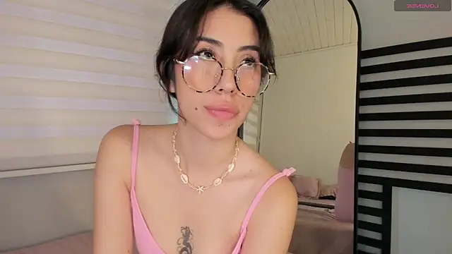 Snapshot of Catyloves chatting on October 6, 9:34 pm Catyloves online show from October 6, 9:34 pm