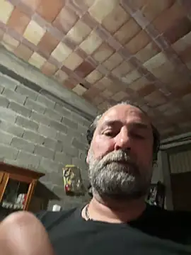 Snapshot of ros217 chatting on May 26, 8:27 pm ros217 online show from May 26, 8:27 pm