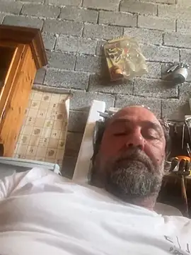 Snapshot of ros217 chatting on July 4, 11:27 am ros217 online show from July 4, 11:27 am