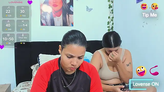 Snapshot of sara_mendez2 chatting on December 4, 12:53 am sara mendez2 online show from December 4, 12:53 am