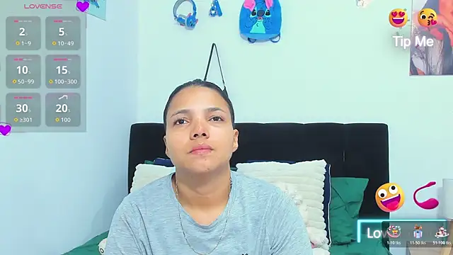 Snapshot of sara_mendez2 chatting on December 14, 1:55 am sara mendez2 online show from December 14, 1:55 am