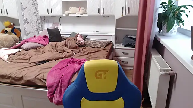 Snapshot of 69SexySecret69 chatting on February 19, 5:49 am 69SexySecret69 online show from February 19, 5:49 am