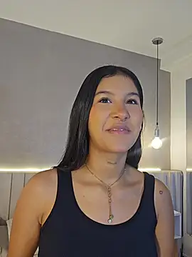 Snapshot of Aida_moreno chatting on May 2, 12:21 pm Aida moreno online show from May 2, 12:21 pm