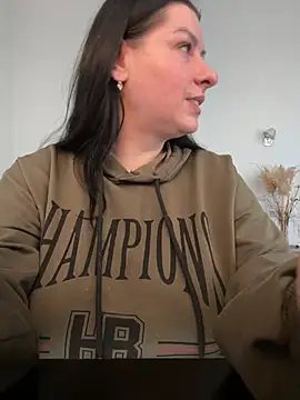 Evelinia online show from March 20, 2:10 pm