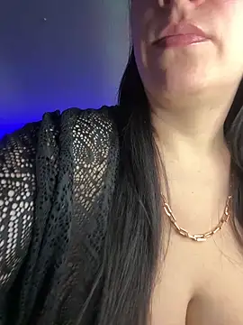 Evelinia online show from October 9, 2:15 pm