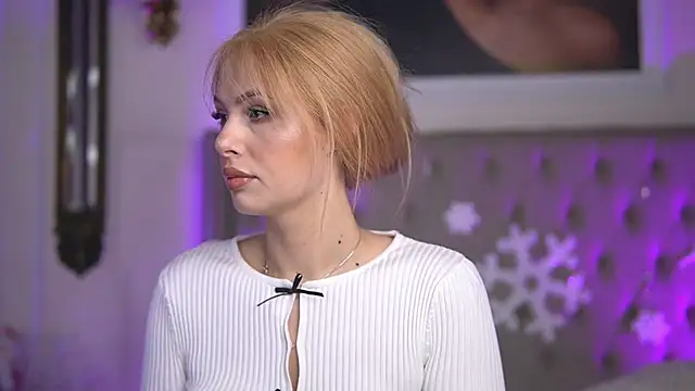 AdelineKing online show from December 23, 3:40 am