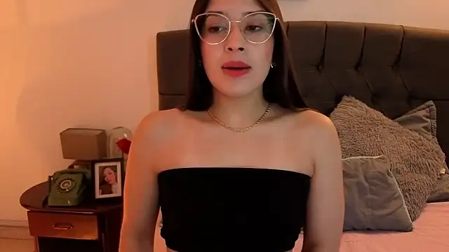 Emma Lombardi online show from November 7, 1:33 pm