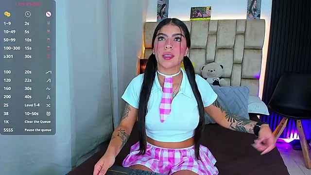 Snapshot of little_sophie18 chatting on November 3, 8:10 pm little sophie18 online show from November 3, 8:10 pm