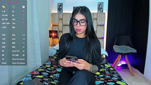 Snapshot of little_sophie18 chatting on November 16, 9:31 pm little sophie18 online show from November 16, 9:31 pm