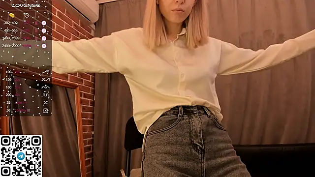 Snapshot of tyty_piupiu chatting on December 8, 5:22 pm tyty piupiu online show from December 8, 5:22 pm