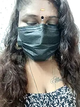 Snapshot of simran21 chatting on February 22, 5:35 pm simran21 online show from February 22, 5:35 pm