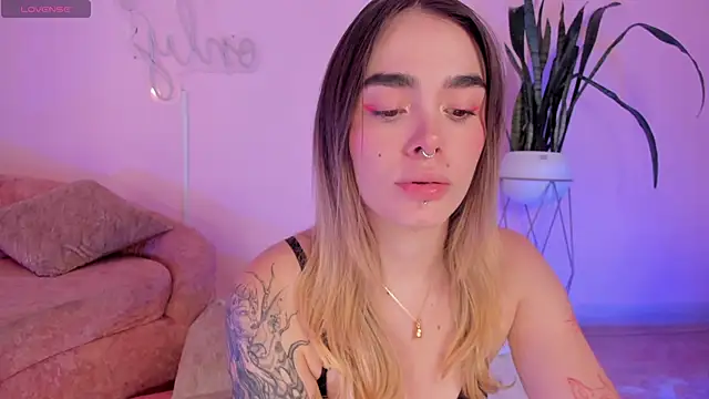 Lucy Vega online show from November 1, 4:36 am