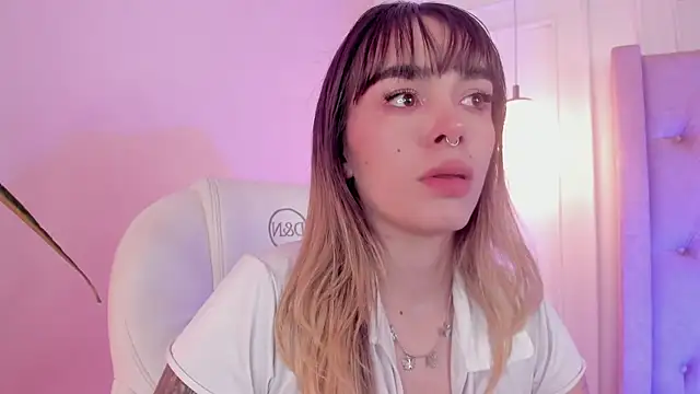 Lucy Vega online show from December 15, 5:01 am