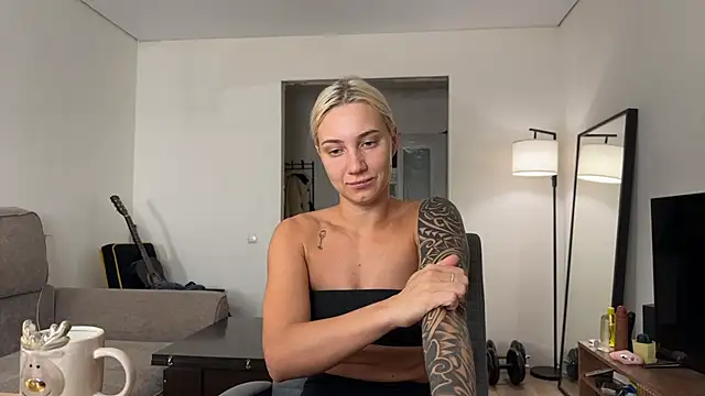 AnneBall online show from December 5, 5:05 am