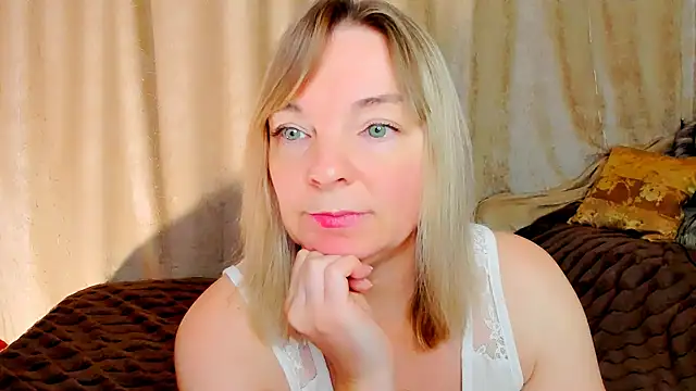 Snapshot of Regina__blue chatting on November 16, 3:39 pm Regina blue online show from November 16, 3:39 pm