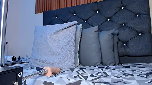 Zoe pss online show from November 15, 9:00 pm