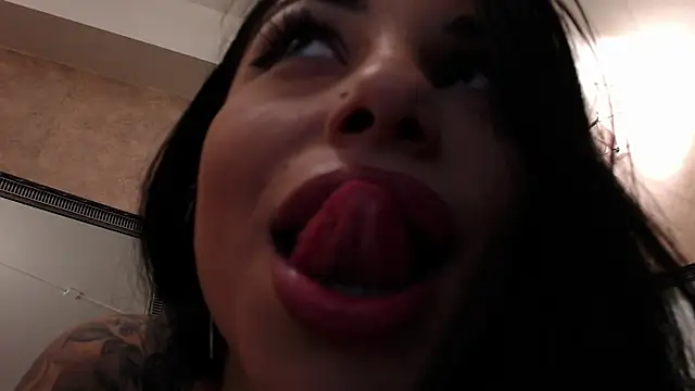 Snapshot of MissJuliax chatting on January 3, 9:58 am MissJuliax online show from January 3, 9:58 am