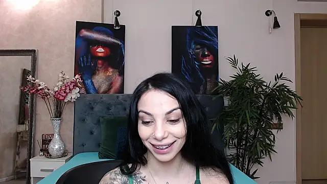 Snapshot of MissJuliax chatting on February 11, 6:51 am MissJuliax online show from February 11, 6:51 am