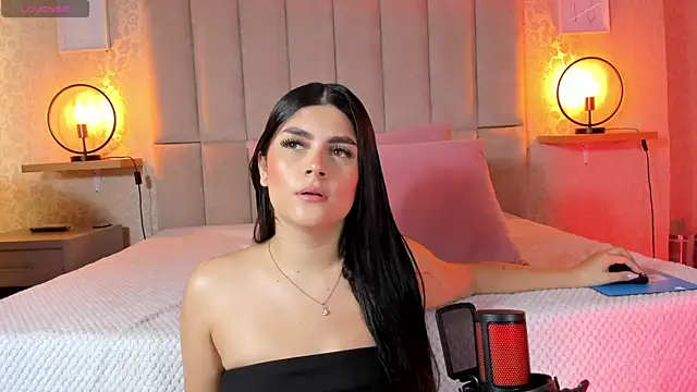 Snapshot of Amy-Saenz chatting on October 25, 4:13 pm Amy-Saenz online show from October 25, 4:13 pm