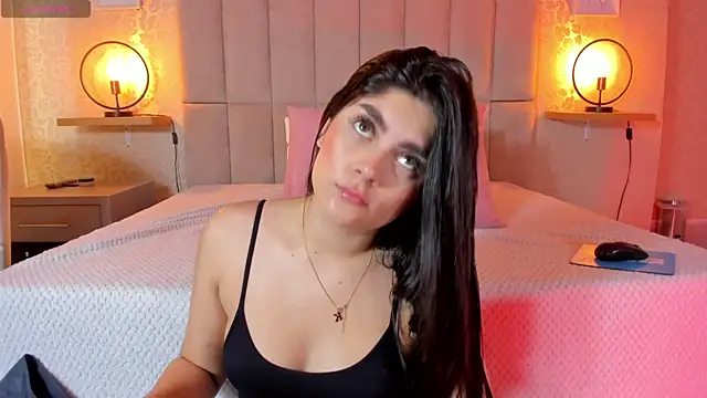 Snapshot of Amy-Saenz chatting on December 4, 3:10 pm Amy-Saenz online show from December 4, 3:10 pm