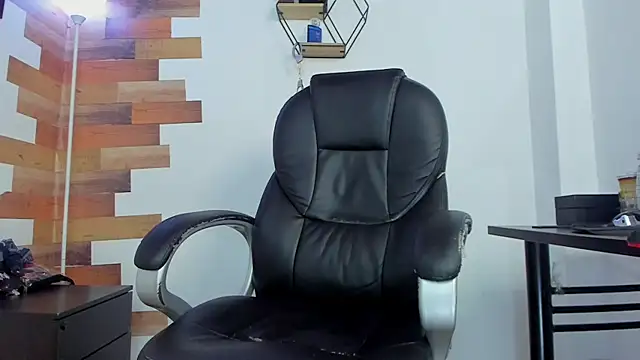 Snapshot of Kenbils chatting on January 10, 6:17 pm Kenbils online show from January 10, 6:17 pm