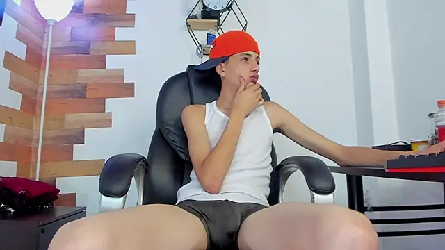 Snapshot of Kenbils chatting on January 15, 6:19 pm Kenbils online show from January 15, 6:19 pm