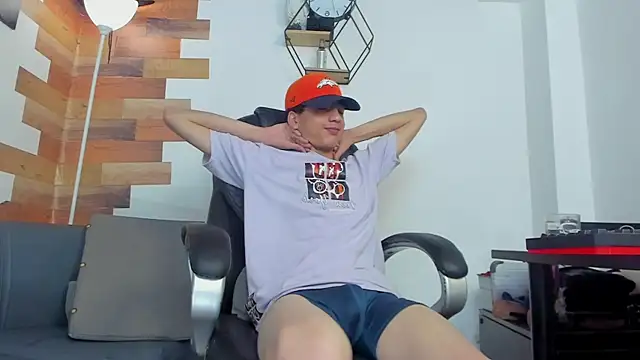 Snapshot of Kenbils chatting on February 24, 4:15 pm Kenbils online show from February 24, 4:15 pm