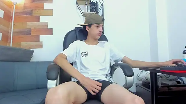 Snapshot of Kenbils chatting on March 7, 4:11 pm Kenbils online show from March 7, 4:11 pm