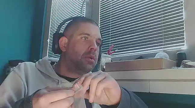 YouWantMe666 online show from February 15, 6:23 am