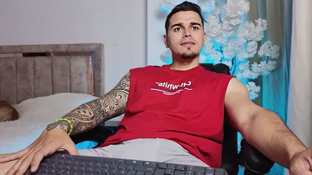 Snapshot of Axel_Big_cock chatting on July 29, 10:41 pm Axel Big cock online show from July 29, 10:41 pm