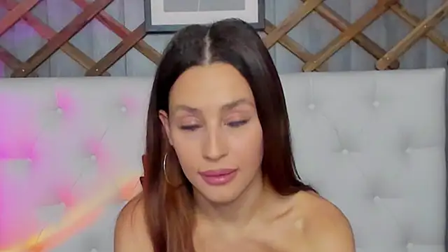 SelenaRousey online show from December 28, 11:52 am