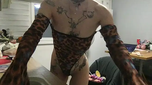 MoonAgnes online show from November 17, 4:24 pm