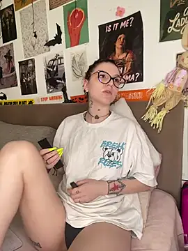 MoonAgnes online show from July 7, 7:23 am